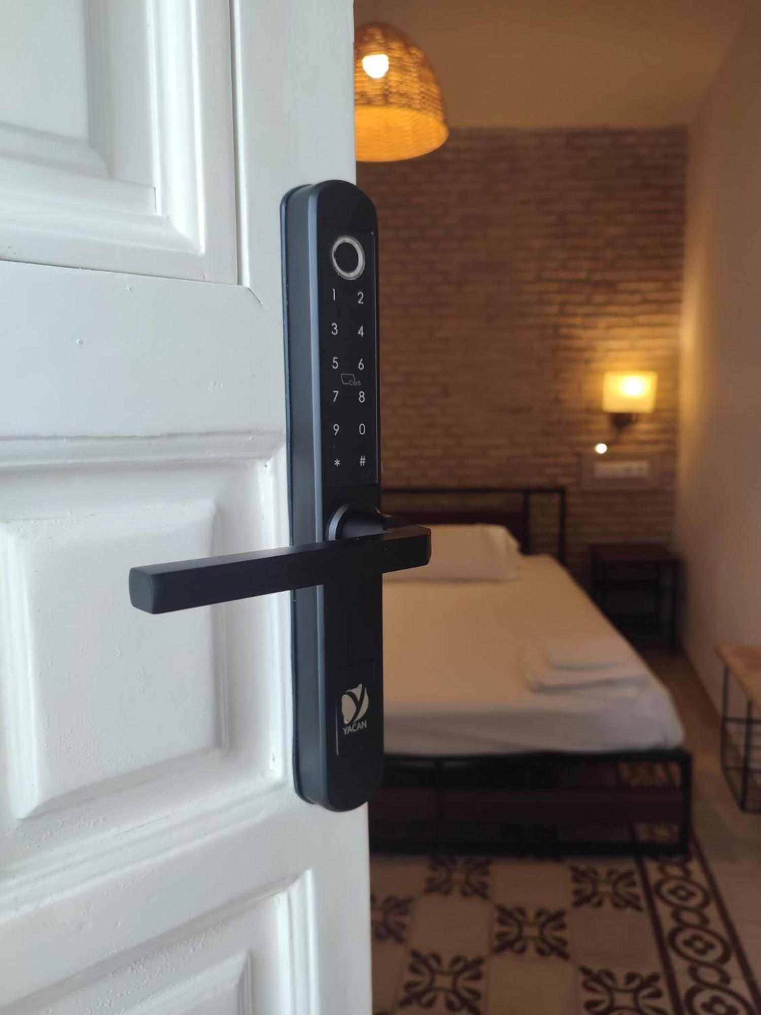 סביליה Hostel Ibarra By Bossh! Hotels מראה חיצוני תמונה
